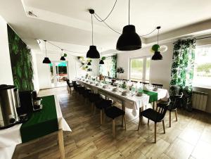 a large dining room with a long table and chairs at Domki u Polaka in Uherce Mineralne (7)