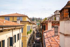 Nespecifikovaný výhled na destinaci Verona nebo výhled na město při pohledu z penzionu