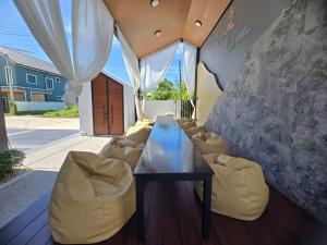 a dining room with a table and chairs at Queen Ma Pool villa in Ban Nong Bua