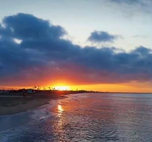 科韦尼亚斯CABAÑAS CALIPSO, 2 piso的日落在海滩上,享受阳光