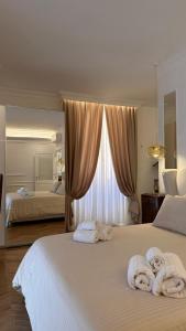 a hotel room with two beds with towels on them at Île Déluxe Apartment in Sorrento