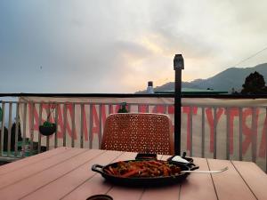 Фотография из галереи Nona shona chill point homestay and cafe в городе Массури +19 фотографий