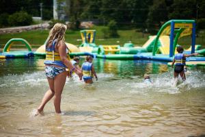 a group of children playing in a water park at Jellystone Mammoth Cave in Cave City