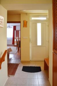 Posteľ alebo postele v izbe v ubytovaní Panoráma Apartmanház