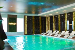 Bazén v ubytování Astoria Hotel & SPA nebo v jeho okolí