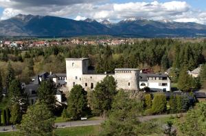 En generel udsigt til bjerge eller udsigt til bjerge taget fra lejlighedshotellet