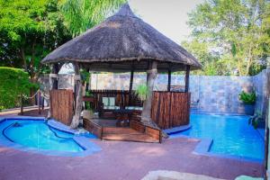Piscine de l'établissement Ankuweni Guest house ou située à proximité