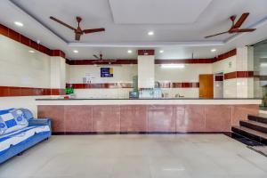 Kuchyň nebo kuchyňský kout v ubytování Hotel O Srinivasa Residency