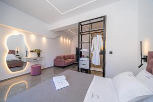 Postel nebo postele na pokoji v ubytování PNOẼ Luxury Apartments