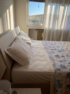 Ένα ή περισσότερα κρεβάτια σε δωμάτιο στο Cozy stay