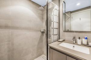 Uma casa de banho em Silhouette Suite Studio by JK