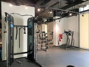 O centro de fitness e/ou as comodidades de fitness de Silhouette Suite Studio by JK