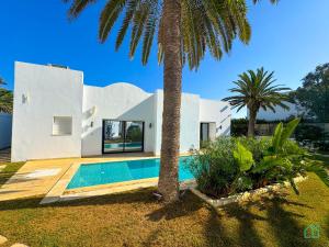 Πισίνα στο ή κοντά στο The Perfect Beach house in Hammamet
