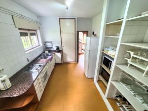A kitchen or kitchenette at Chalet Las Llamas