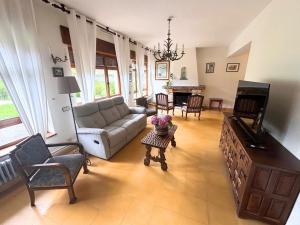 A seating area at Chalet Las Llamas