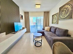 Televisyen dan/atau pusat hiburan di Apartamento Premium Beachfront Apolo XIV
