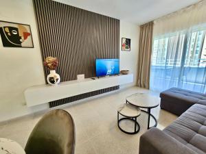 Televisyen dan/atau pusat hiburan di Apartamento Premium Beachfront Apolo XIV