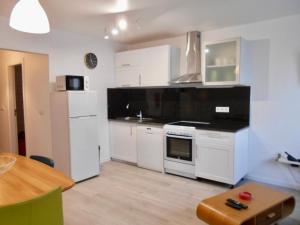 Η κουζίνα ή μικρή κουζίνα στο Casa Bamboo central Funchal Villa