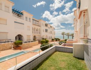 Bazén v ubytování Apartamento Fuentes de Nerja nebo v jeho okolí