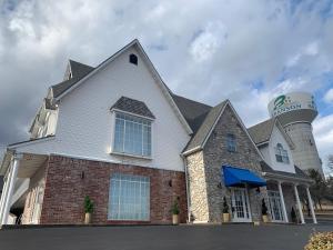 a house with a water tower on top of it at Seven Gables Inn in Branson