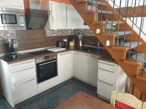 Η κουζίνα ή μικρή κουζίνα στο Feriendomicil am Warener Hafen Casita Priscila