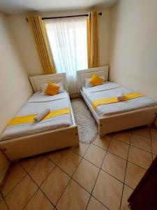 Postel nebo postele na pokoji v ubytování Sarafu Homes