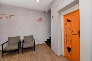 CharbaghSuper Townhouse Function Inn Near Chaudhary Charan Singh International Airport的相册照片