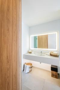 Foto dalla galleria di The View - Saint George Hotel a Beirut