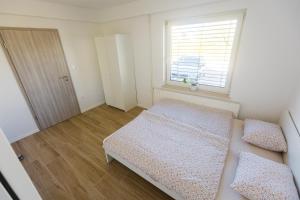 Postel nebo postele na pokoji v ubytování Apartma Tom