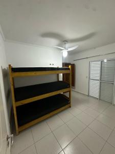 Tempat tidur dalam kamar di Casa com piscina natural com jacuzzi e área de lazer