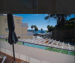 Bazén v ubytovaní Nerja Burriana Playa alebo v jeho blízkosti