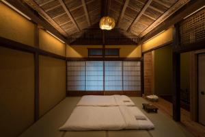 a bedroom with two beds in a room with a window at Eye show - Vacation STAY 78363v in Tsukuba