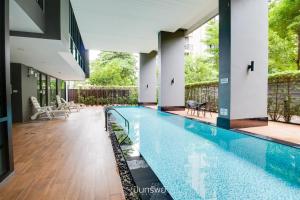 Kolam renang di atau dekat dengan Palm Springs Nimman