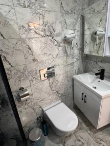 O baie la Hotel By Historia