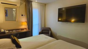 Voodi või voodid majutusasutuse Best Western Hotel Acadie Paris Nord Villepinte toas +37 fotot