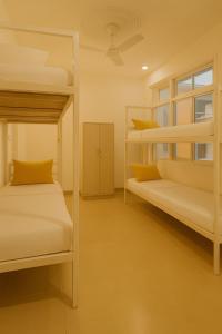 Postel nebo postele na pokoji v ubytování Bunk Hostel Rishikesh