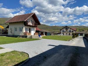a house on a road in front of a house at Casuta-Maria-Kisház in Sovata