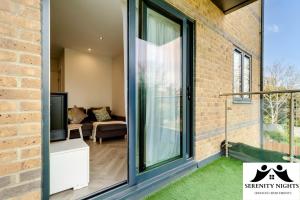 a glass extension to a house with a living room at Modern 1 bedroom apartment in South Croydon in Croydon