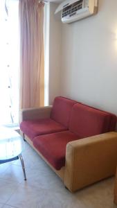 A seating area at Economy Apartment in Sunset Beach 2 Complex