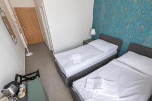 Tempat tidur dalam kamar di Kafka Prague rooms
