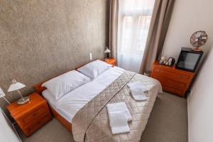 Tempat tidur dalam kamar di Kafka Prague rooms