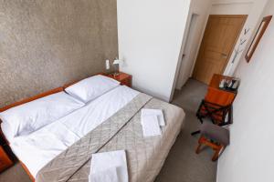 Tempat tidur dalam kamar di Kafka Prague rooms