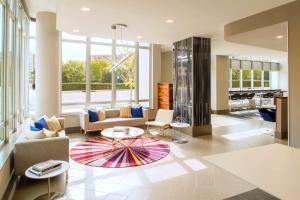 Et opholdsområde på Convenient Apartment Near Major Sights