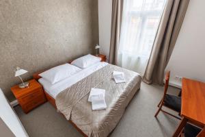 Tempat tidur dalam kamar di Kafka Prague rooms