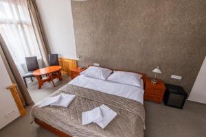 Tempat tidur dalam kamar di Kafka Prague rooms