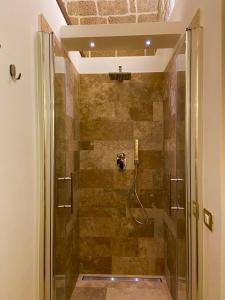 Et badeværelse på Suite maXimo con vasca Idromassaggio