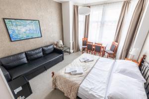 Tempat tidur dalam kamar di Kafka Prague rooms