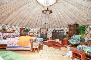 Posezení v ubytování Magical Quirky Romantic Yurt in Balquhidder