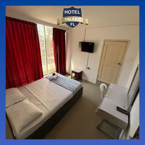 Postel nebo postele na pokoji v ubytování Hotel Toledo FL