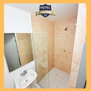 Koupelna v ubytování Hotel Toledo FL